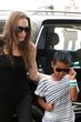 Angelina soll Maddox Wein zu trinken geben