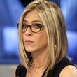 Jennifer Aniston muy intelectual con gafas de pasta