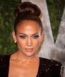 Jennifer Lopez con un moño perfectamente pulido