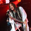 Steven Tyler, legendario líder de Aerosmith, demostró el pasado domingo que está de capa caída