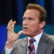 Arnold Schwarzenegger, hablando sobre política en televisión Arnold Schwarzenegger, hablando sobre política en televisión