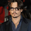 Johnny Depp posa muy serio ante los fotógrafos Johnny Depp posa muy serio ante los fotógrafos