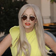 Lady GaGa está enamorada e incluso lo demuestra con sus gafas en forma de corazón