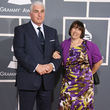 Mitch Winehouse y Janis Winehouse recogieron el Grammy a título póstumo que ganó su hija Amy Winehouse Mitch Winehouse y Janis Winehouse recogieron el Grammy a título póstumo que ganó su hija Amy Winehouse