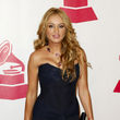 Paulina Rubio, vestida de negro en la alfombra roja