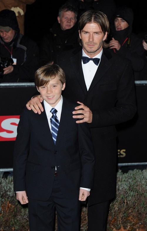 David Beckham, Victoria Beckham, Cesc Fábregas, Camilla Parker Bowles - Padre e hijo acudieron muy elegantes vestidos con esmoquin al evento David Beckham, Victoria Beckham, Cesc Fábregas, Camilla Parker Bowles - Padre e hijo acudieron muy elegantes vestidos con esmoquin al evento